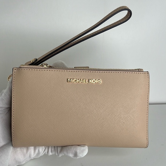 Michael Kors wristlet wallet - Picture 5 of 12